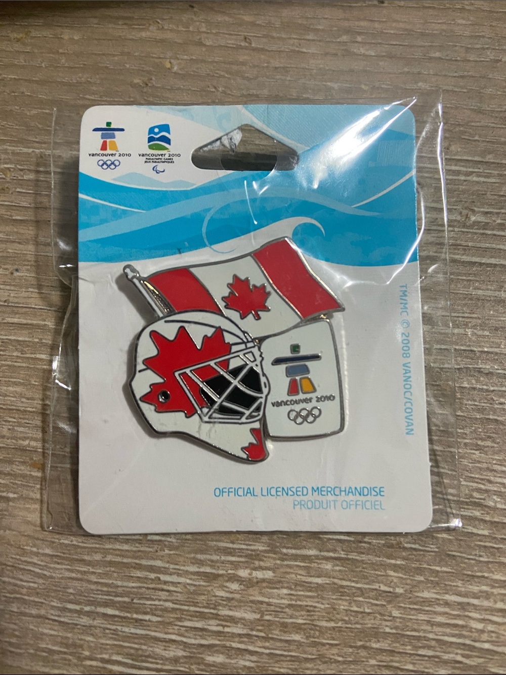 Vancouver 2010 Red & White Hockey Helmet Pin - Official Licensed Merchandise